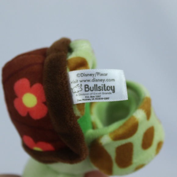 Disney Cutie Cuff Series 1 Squirt Finding Nemo Slap Plush Bracelet Bullsitoy - Picture 5 of 5
